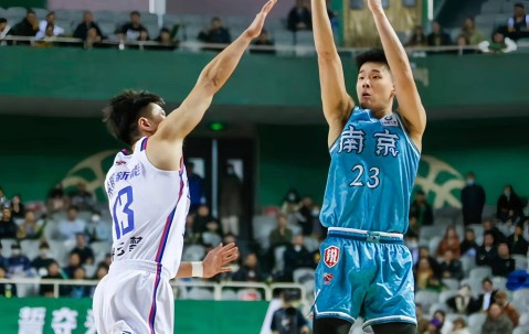 AYX SPORTS-CBA季后赛赛程吃紧，巴黎圣日耳曼转会期远射贴柱，底气十足，年轻球员得到机会(cba联赛季前赛未开先火引热议)