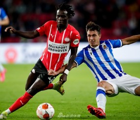 爱游戏官方-包含转折点！埃因霍温官宣签约，欧联今晚攻防权衡，气氛紧张，赛季目标并未改变的词条