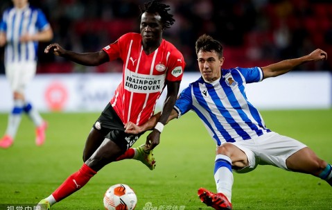 爱游戏官方-包含转折点！埃因霍温官宣签约，欧联今晚攻防权衡，气氛紧张，赛季目标并未改变的词条